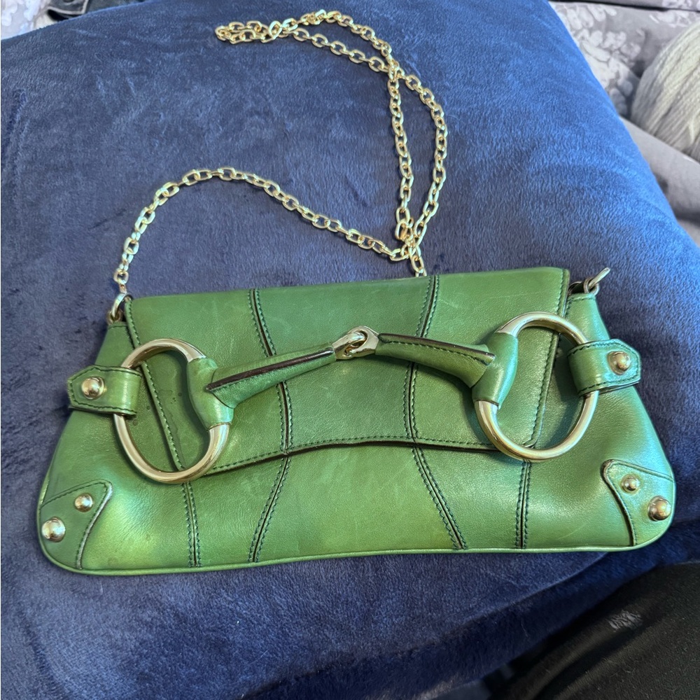 Gucci Green Leather Clutch with Metal Clasps - Picture 2 of 6